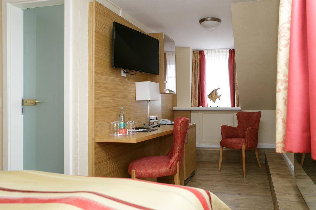 Hotel Neuwarft Altbau Дагебюль Номер фото