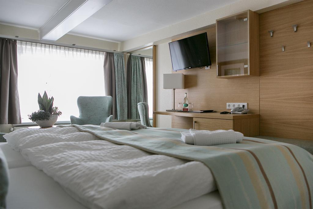 Hotel Neuwarft Altbau Дагебюль Номер фото