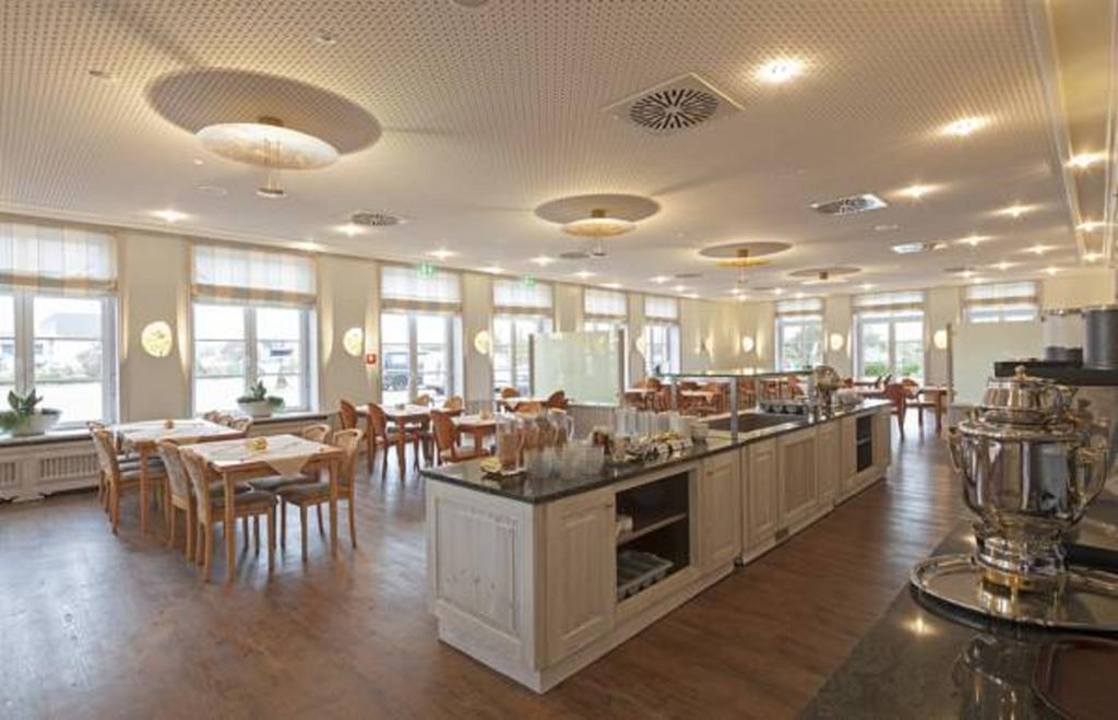 Hotel Neuwarft Altbau Дагебюль Номер фото